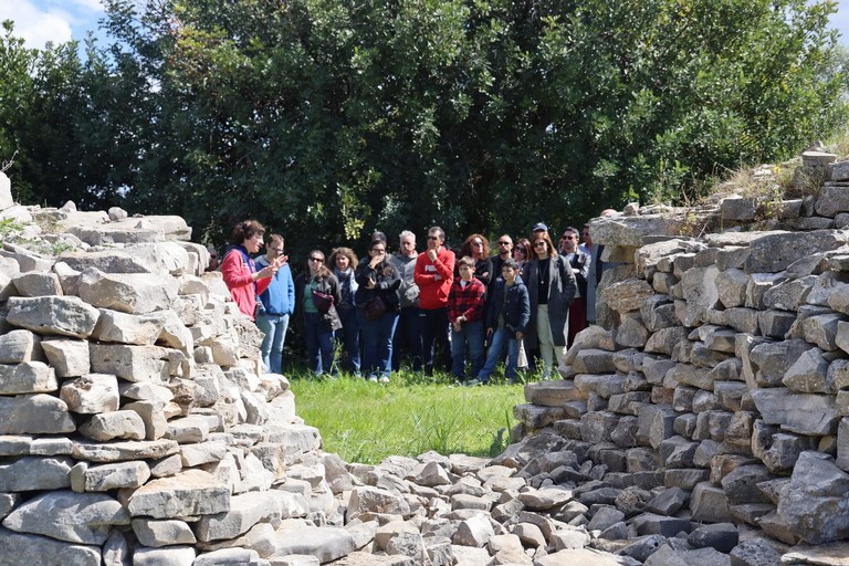 Visita al Dolmen di San Silvestro. <span>Foto Info Point Giovinazzo</span>