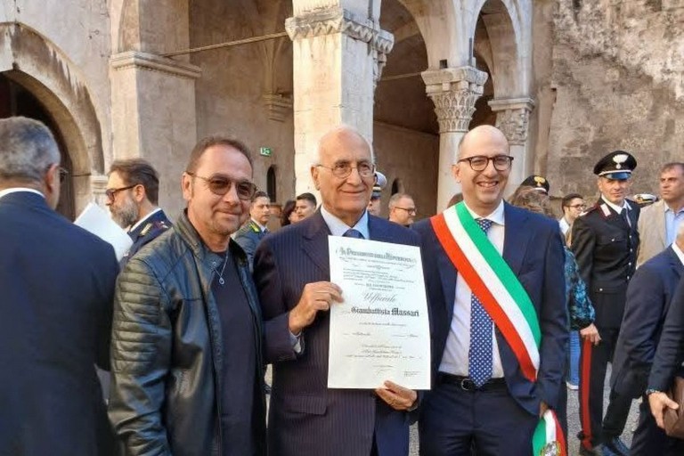 Giambattista Massari col sindaco Michele Sollecito. <span>Foto Giuseppe Degirolamo </span>