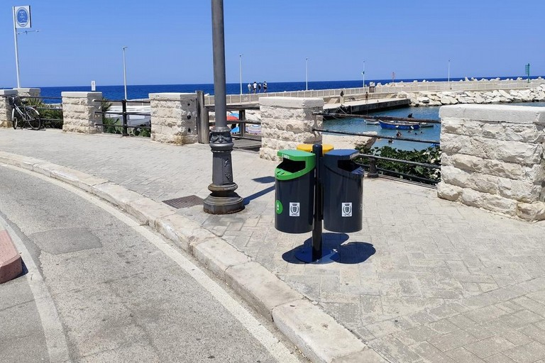 Nuovi cestini portarifiuti a Ponente