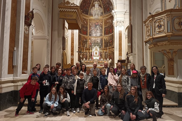 Studenti rumeni in visita in Concattedrale. <span>Foto Comitato Feste Patronali </span>