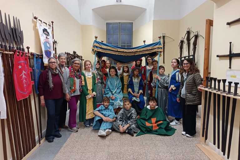 Bimbi rumeni in visita al laboratorio Pro Loco. <span>Foto Pro Loco Giovinazzo </span>