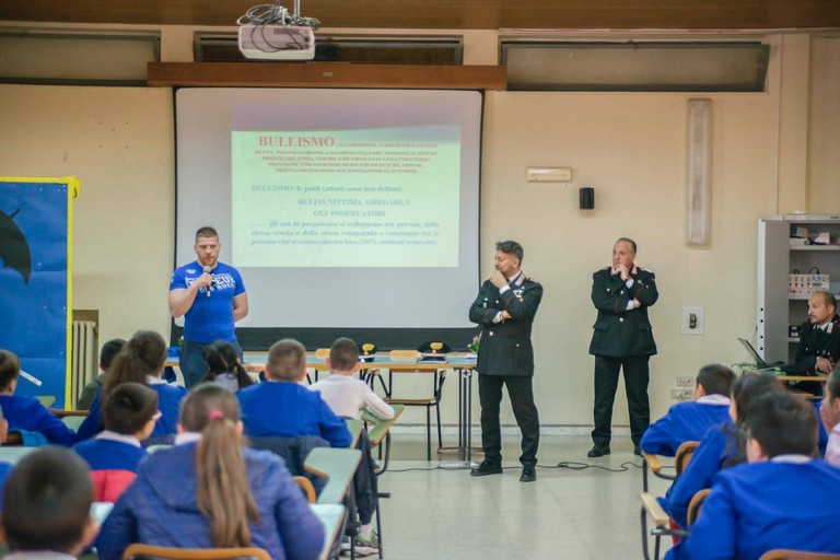 Che cos'è il bullismo: a scuola con i Carabinieri