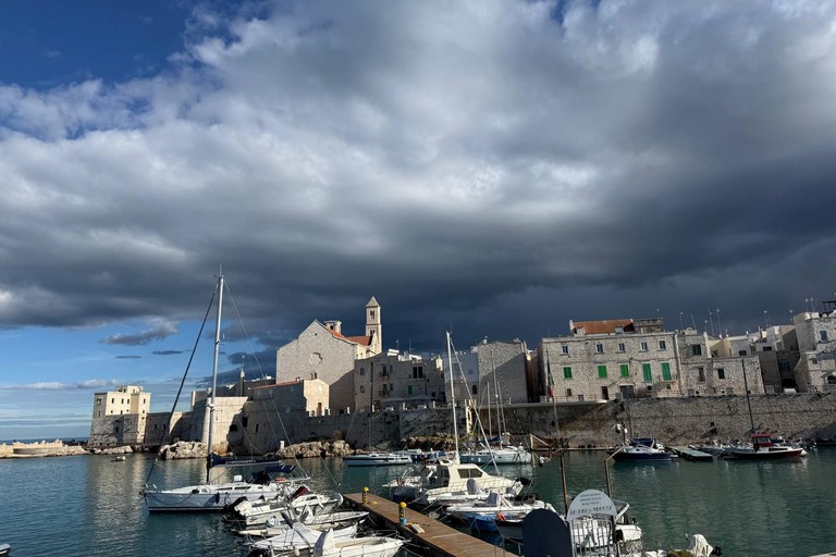 Porticciolo di Giovinazzo - sole e nubi. <span>Foto Marzia Morva</span>