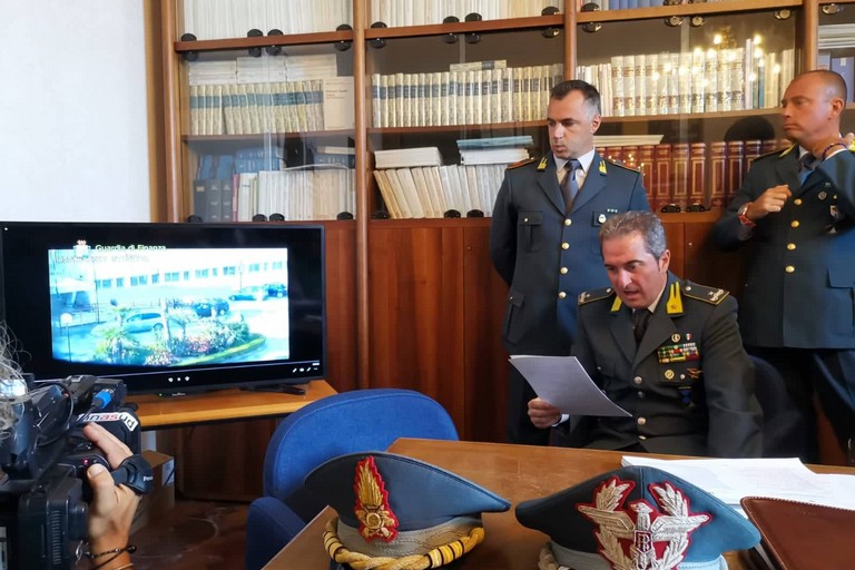 La conferenza stampa della Guardia di Finanza