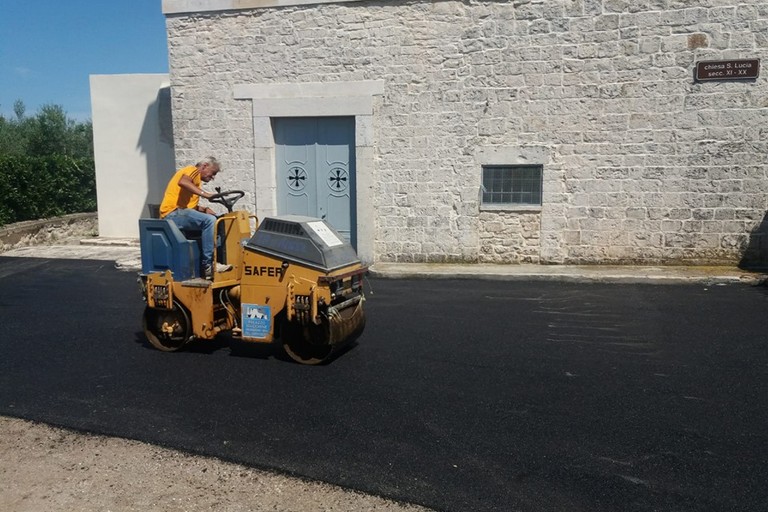 Riasfaltata la strada nei pressi di Santa Lucia