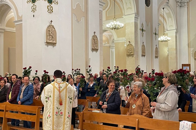 Benedizione delle rose a San Domenico. <span>Foto Parrocchia San Domenico </span>