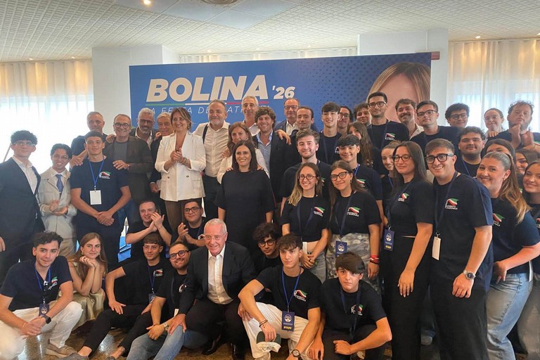 Melchiorre con i ragazzi di Gioventù Nazionale. <span>Foto Ufficio stampa </span>