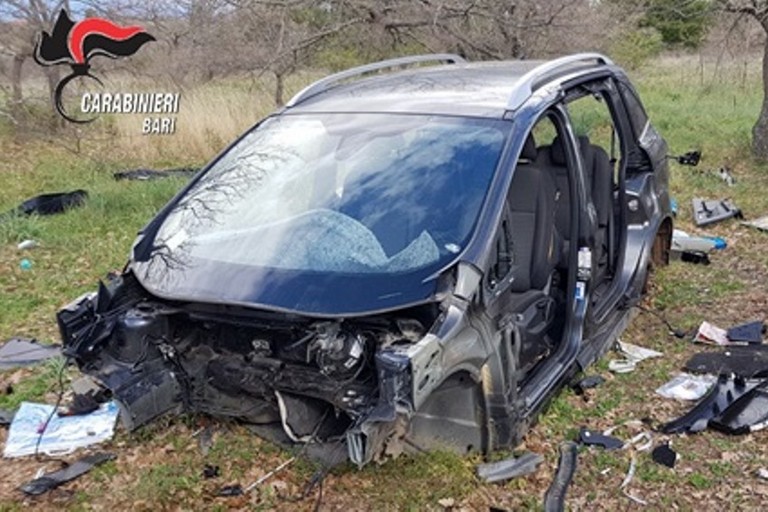 Una delle due auto recuperate dai Carabinieri