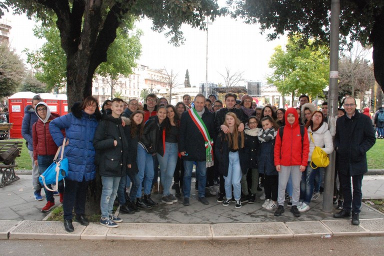 Sindaco e Vicesindaco con i ragazzi delle scuole