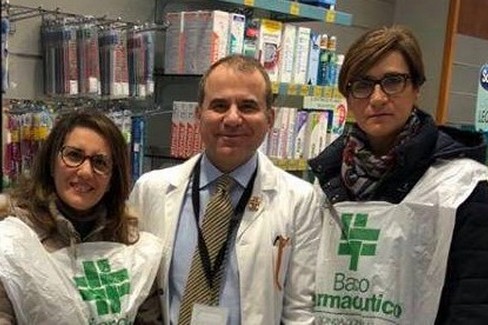 Volontari nella Farmacia Del Prete