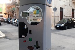 Strisce  blu, parcheggio gratuito se il parchimetro non ha bancomat