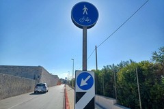 Ripristinata segnaletica verticale lungo la ciclovia nei pressi del cimitero