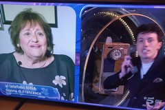 Grande Fratello, Francesco Rana entra nella casa con l'ausilio di Nonna Nina