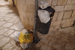 Rifiuti in piazza Benedettine, dito puntato su alcuni B&B della zona