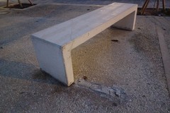 Vandalizzata panchina in piazzale Leichardt