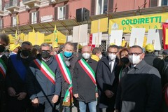 Il gonfalone di Giovinazzo in piazza a Bari per sostenere gli agricoltori