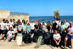 2hands Giovinazzo ripulisce la costa sud: eliminati 428 kg di rifiuti