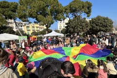 Colori, giochi e burattini: festa di chiusura del Carnevale in Villa Comunale