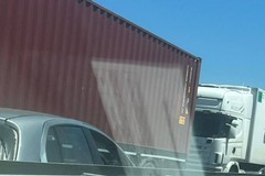 Impatto tra un Tir ed un'auto: incidente sulla ss 16bis tra Giovinazzo e Molfetta