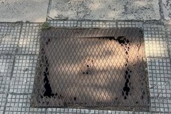 Civica 22 su tombino: «Pericolo in via Bari. Amministrazione dove sei?»