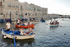 Giovinazzo dal gozzo incanta i turisti