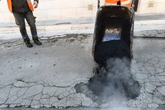 Maxi colmatura delle buche stradali a Giovinazzo - LE FOTO