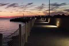 A Giovinazzo riposizionata la balaustra sul Molo di Levante