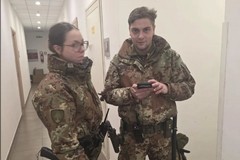 Derubata a Napoli, militare di Giovinazzo insegue l'aggressore e lo blocca