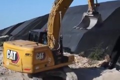 Discarica San Pietro Pago: partiti i lavori per la vasca perimetrale - VIDEO