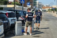 Sversavano rifiuti liquidi sul lungomare Marina Italiana, due denunciati