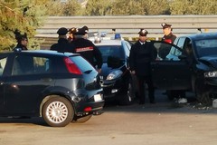 Abbandona la complice ferita e scappa: inseguimento folle tra Giovinazzo e Bitonto