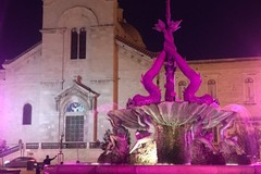 Prevenzione del tumore al seno: la Fontana dei Tritoni illuminata di rosa