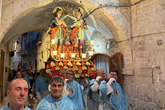 Una processione dei Santi Medici tormentata dal maltempo - LE FOTO