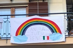 #AndràTuttoBene, cartelloni e striscioni della speranza sui balconi di Giovinazzo