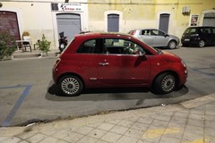 I bizzarri parcheggi del sabato sera a Giovinazzo