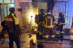 Divampa l’incendio in un'abitazione: ustioni sul corpo per un 54enne