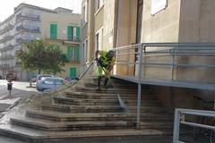 A Giovinazzo pulizia strade e spazi aperti delle scuole: LE FOTO