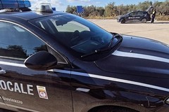 In auto senza patente: non l'aveva mai conseguita. Denunciato