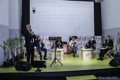 Enzo Morelli in mostra a Milano. Presenti Picicco, Vestito e Depalma