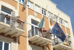 Attentato in Francia, bandiere a mezz’asta