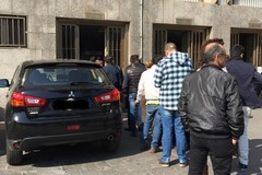 In Tribunale con una bottiglia d'alcool, bloccato