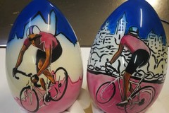 Giro d'Italia a Giovinazzo: l'attesa tra le uova di Giotti e drink d'autore