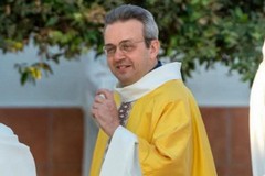 Don Mimmo Basile: oggi l'adorazione eucaristica