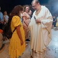 Santi Gioacchino ed Anna, in piazza San Salvatore la benedizione dei nonni e delle gestanti