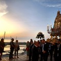 L'effigie della Madonna delle Grazie per le strade di Giovinazzo - FOTO