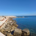 Ottobrata su Giovinazzo: in spiaggia non solo i turisti stranieri