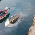Barca rovesciata nel porto di Giovinazzo riversa carburante in acqua