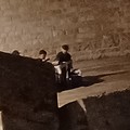 Bivacco con tavolata ai piedi di Palazzo Vescovile