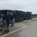 Tir si ribalta. Incidente allo svincolo di Cola Olidda