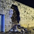 Crolla il muro del cimitero, chiuso un tratto del lungomare Marina Italiana